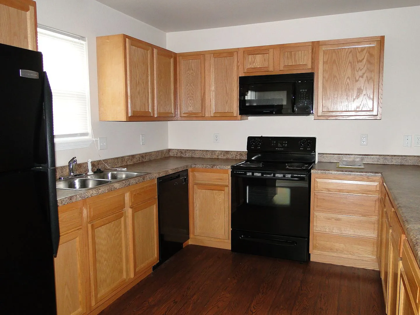 7770-MF4-E4 — Photo 2