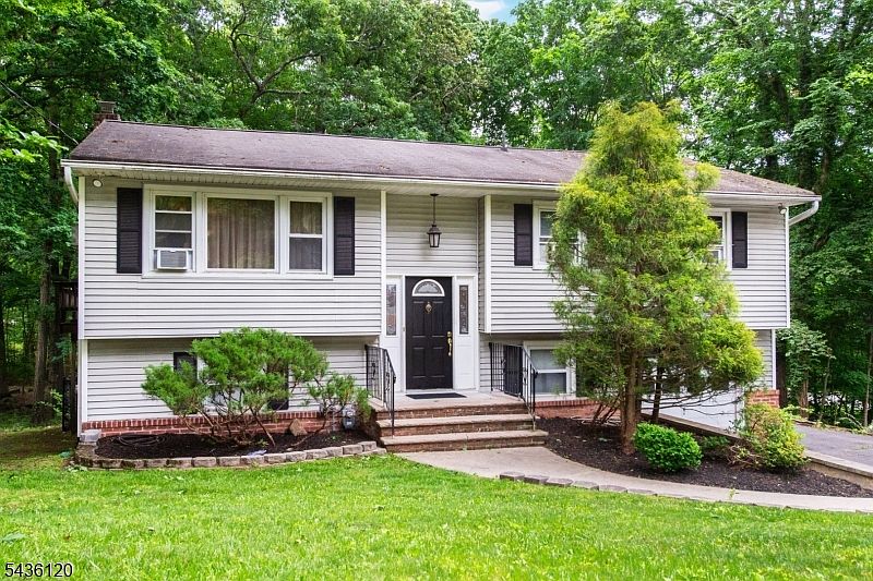 1st image of 325 Conklintown rd