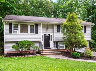 325 Conklintown Rd, Ringwood, NJ 07456