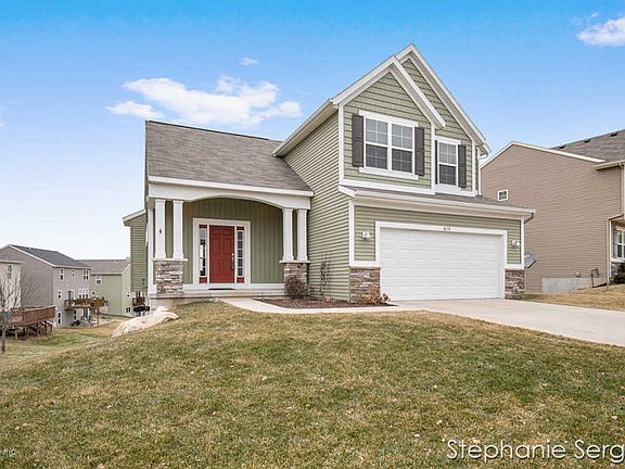 2nd image of 613 Orchard Dr NE