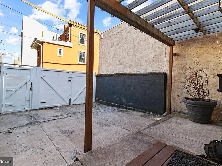 2443 E Cumberland St — Photo 17