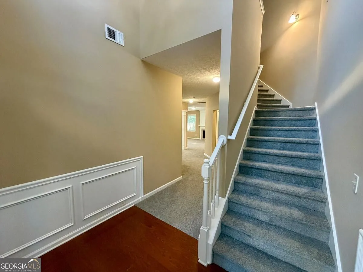 3 bed, 2.5 bath, $2,000 — Photo 3
