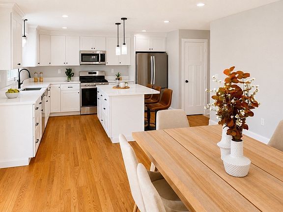 5th image of 811 Main St #1