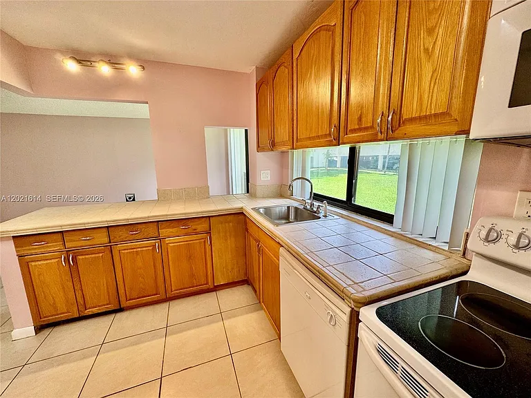 17011 N Bay Rd #117 — Photo 8