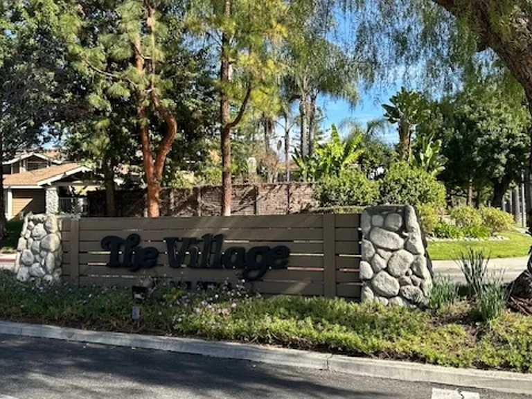 923 Lotus Cir — Photo 32