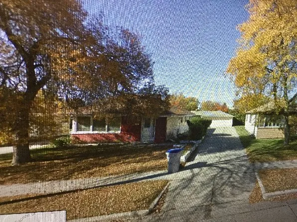 8232 W Kiehnau Ave, Milwaukee, WI 53223