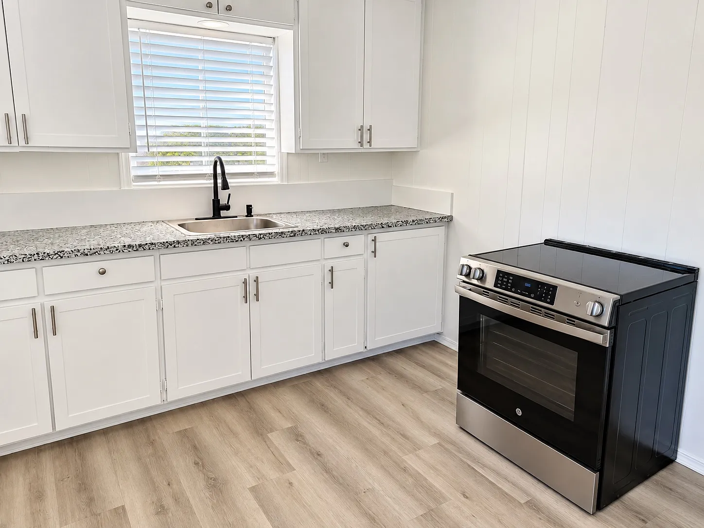 1 bed, 450 sqft, $2,200 — Photo 2