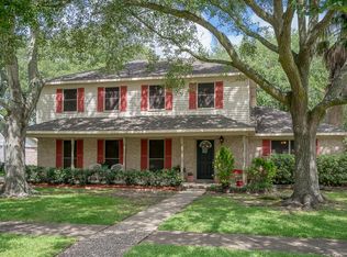 334 Dawn Hill Dr, Friendswood, TX 77546