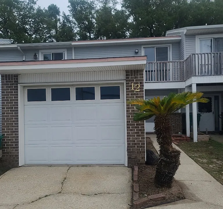 12 Gardner Dr