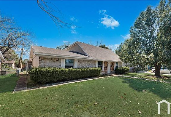4th image of 1228 Greenway Dr