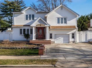 6 Garden Ave, Massapequa, NY 11758