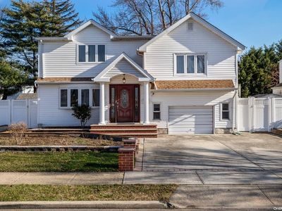 6 Garden Avenue, Massapequa, NY, 11758
