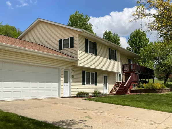 190 Sandy Ln, Clermont, IA 52135
