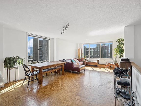 2nd image of 555 Main St APT 1710