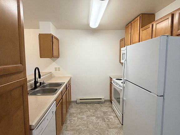 3rd image of 5 Avalon Ct #B-4