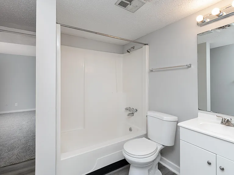 Bay Valley Harbor Apartments — Photo 23