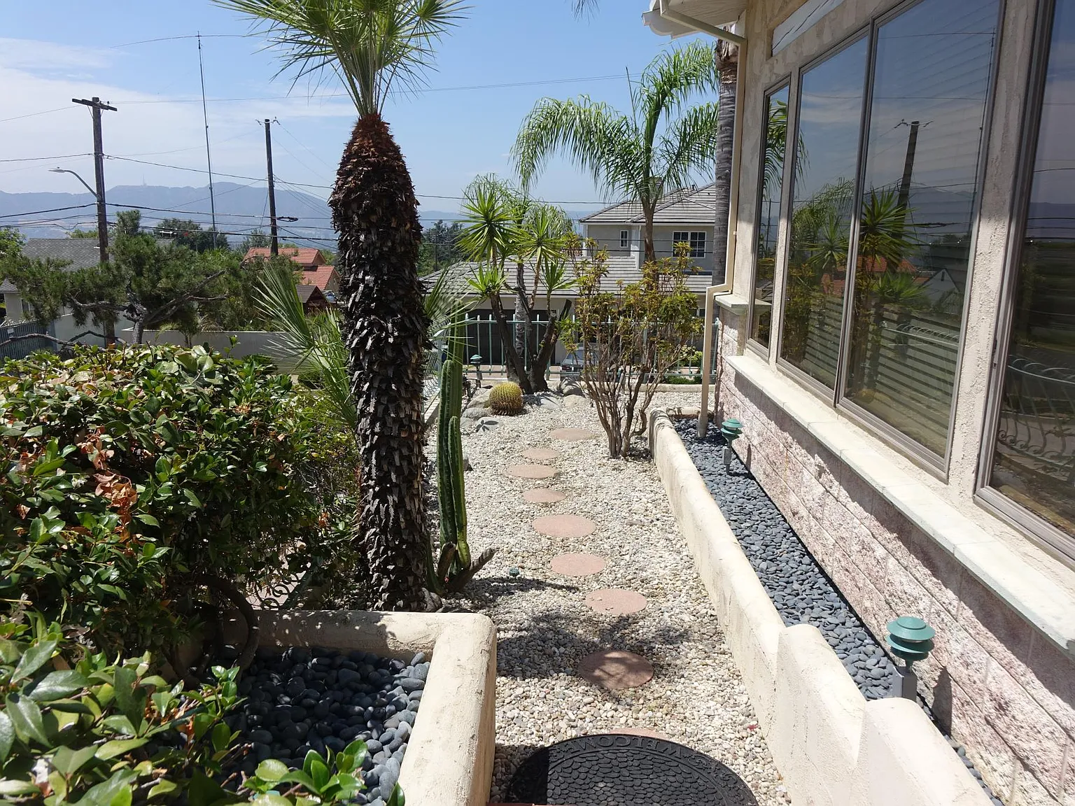 3 bed, 2.5 bath, 2512 sqft, $6,500 — Photo 2