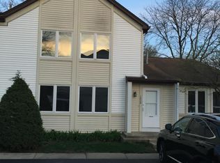 1230 Inverrary Ln, Deerfield, IL 60015