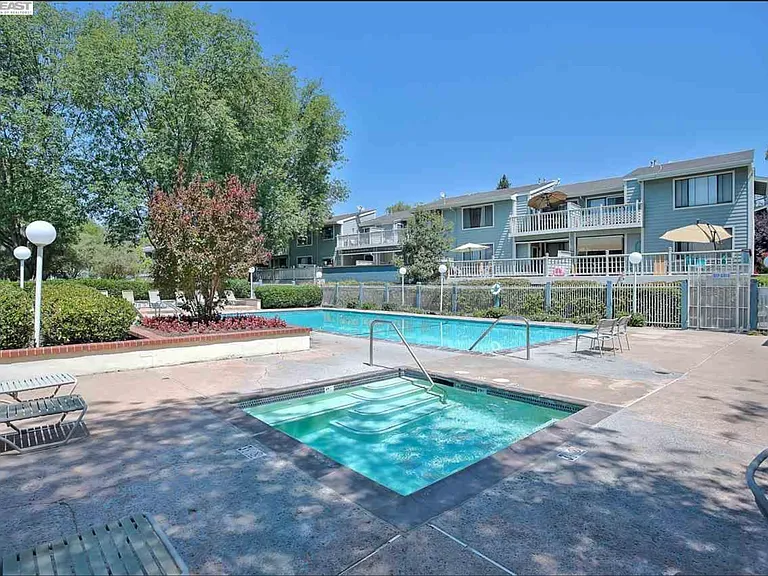 37155 Aspenwood Cmn #105 — Photo 10