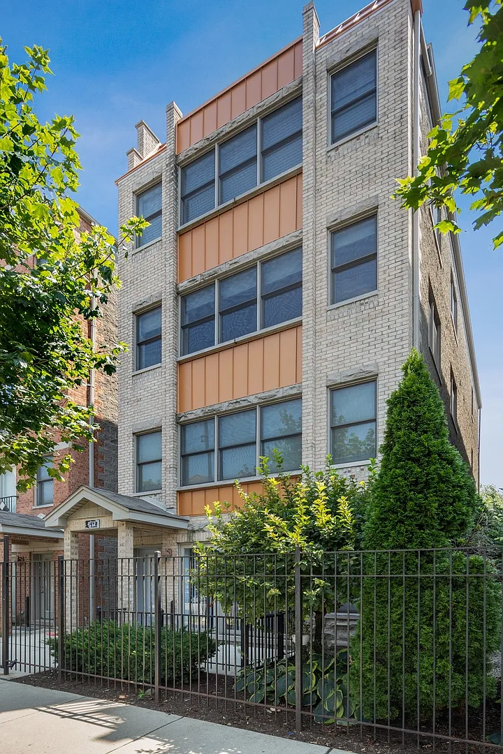 2453 W Harrison St APT 3 photo 1