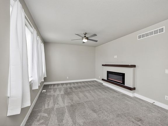 5th image of 1421 NE Cedarwood Dr