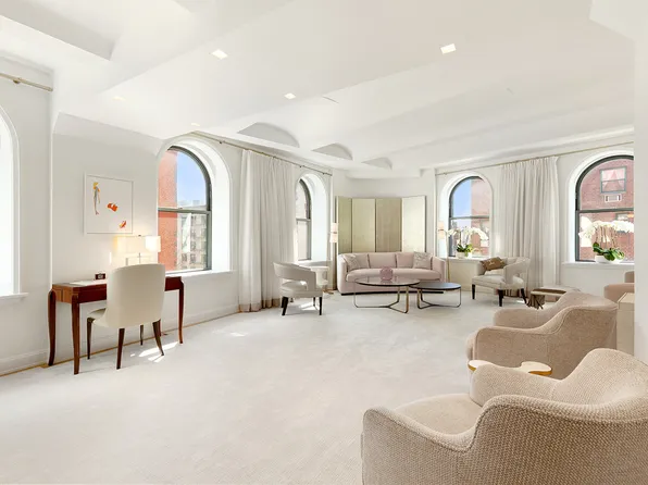 275 West 10th Street image 1 of 19