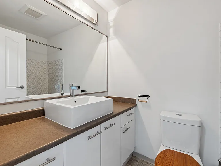 1045 Haro St — Photo 40