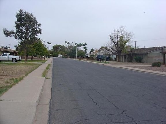 2nd image of 909 N Lesueur