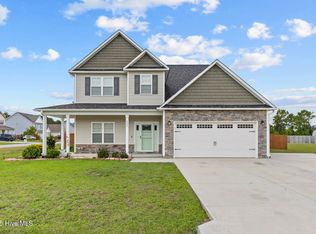 402 Kinroff Dr, Hubert, NC 28539