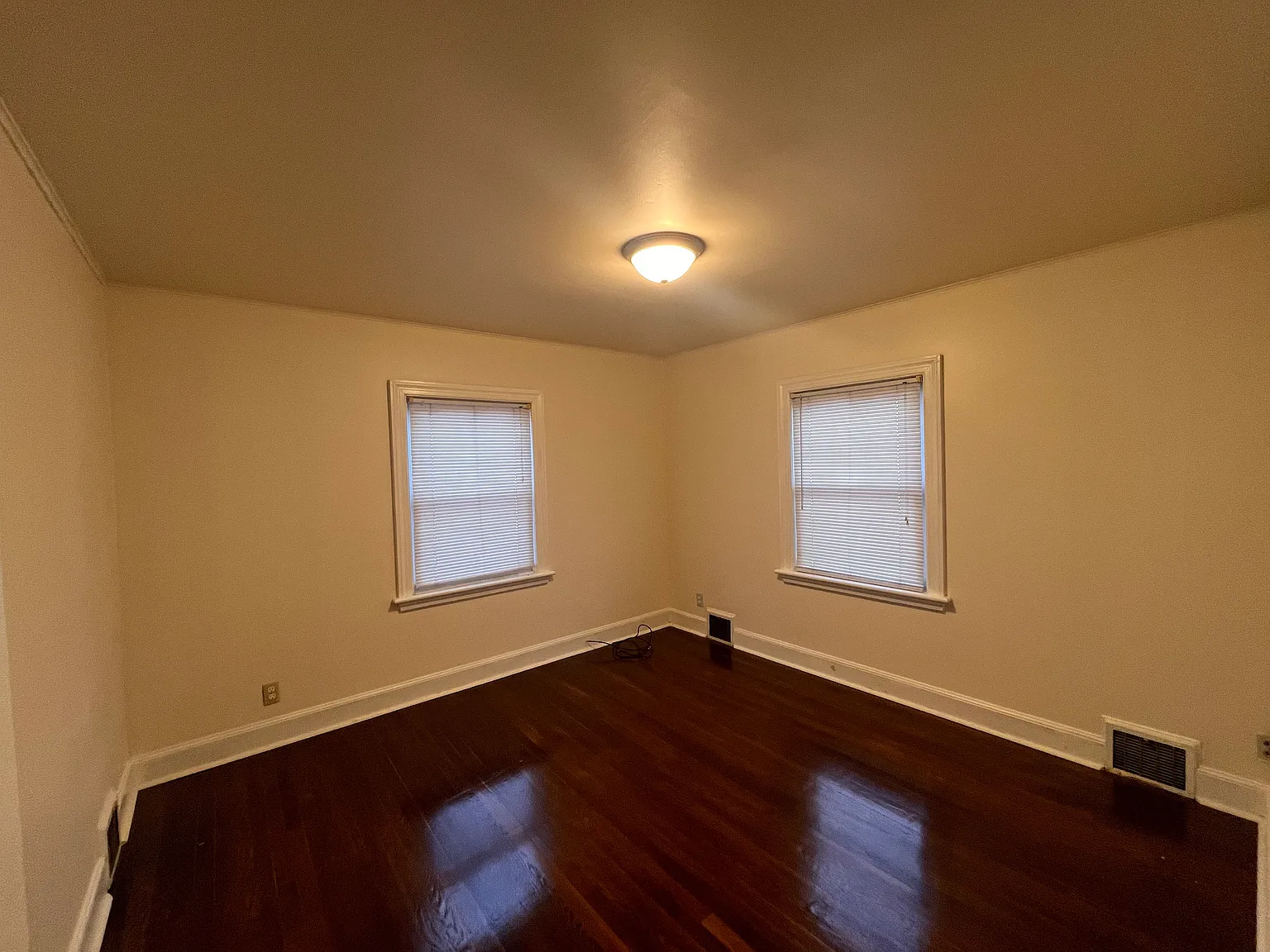 1 bed, 1.5 bath, $750 — Photo 4
