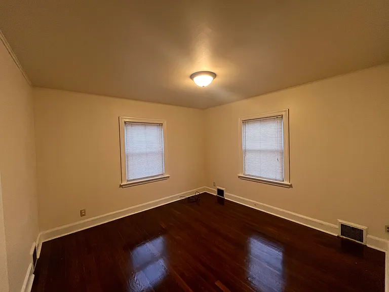 32 Anna Ave — Photo 4