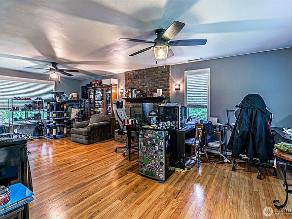 4th image of 2248 Lakemoor Drive SW