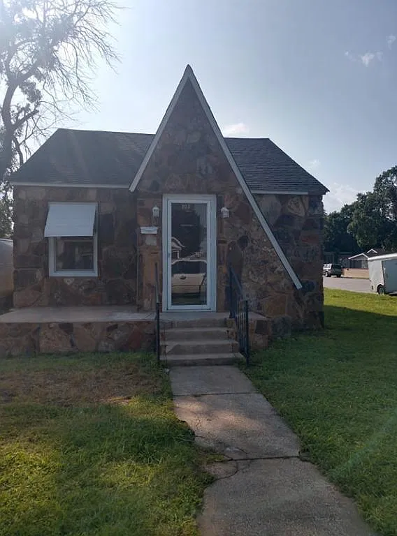 303 McGregor — Photo 1
