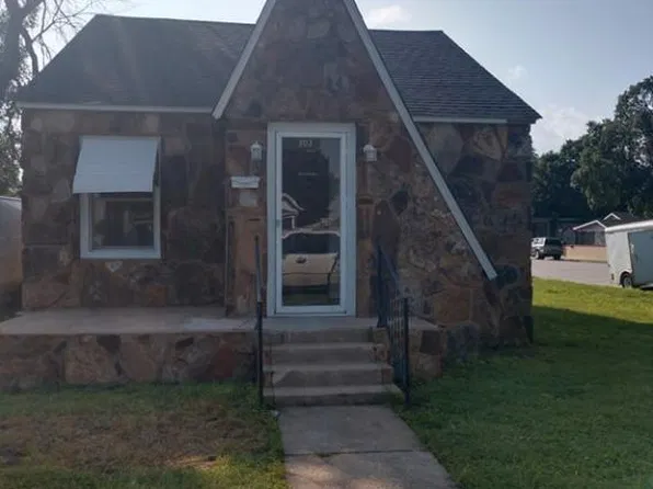 303 S McGregor St, Carthage, MO 64836