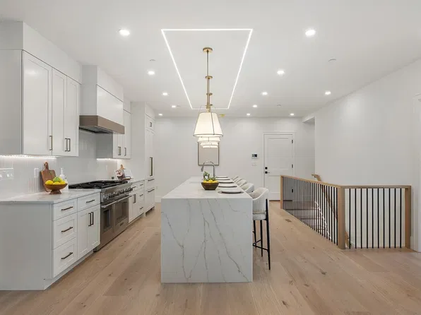 421 E 6th St #Townhouse 1, Boston, MA 02127