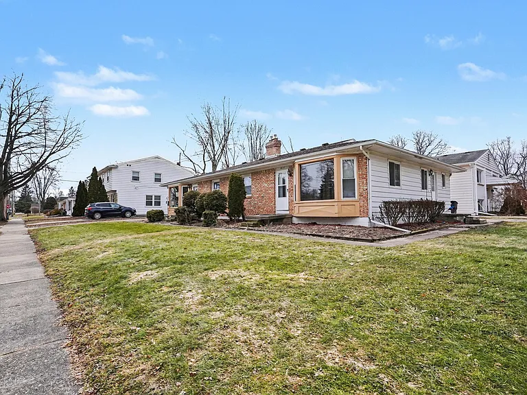 1231 Ferndale Ave — Photo 3