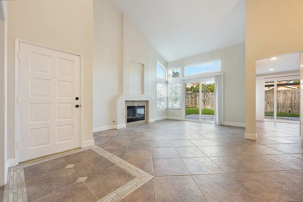 3 bed, 1439 sqft, $4,499 — Photo 2