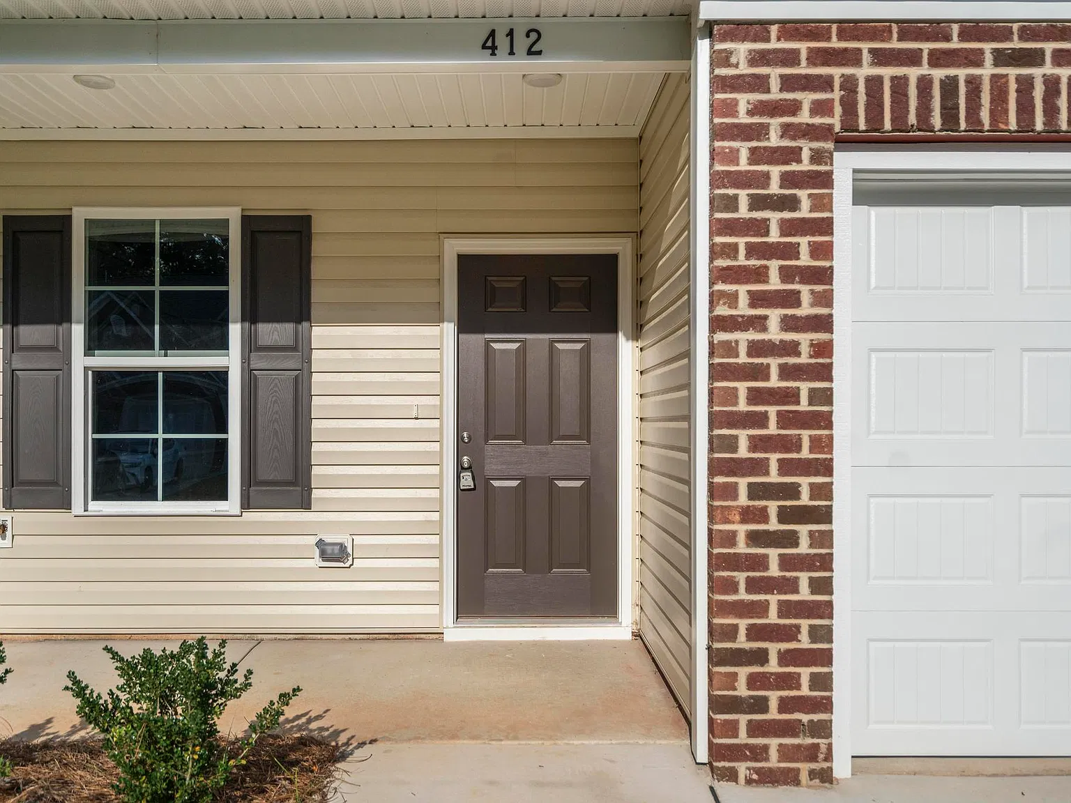 3 bed, 2.5 bath, 1421 sqft, $1,900 — Photo 2