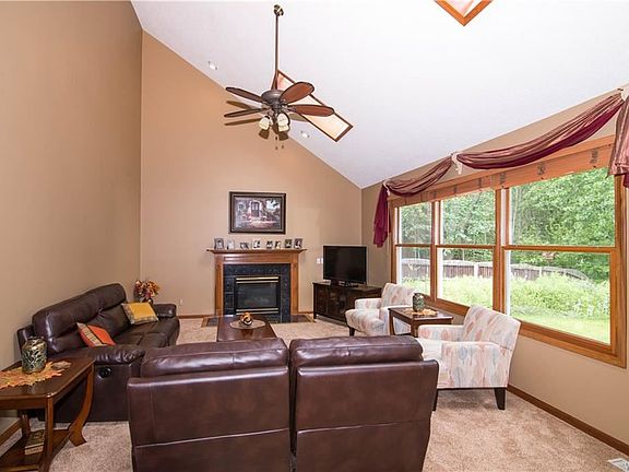 5th image of 83 Huntingwood Dr