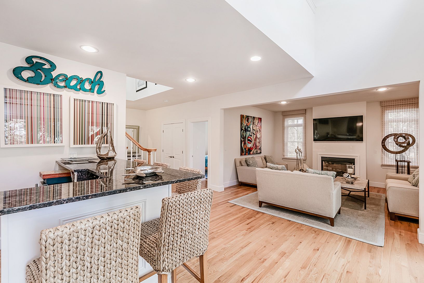  Open plan , festive bar area