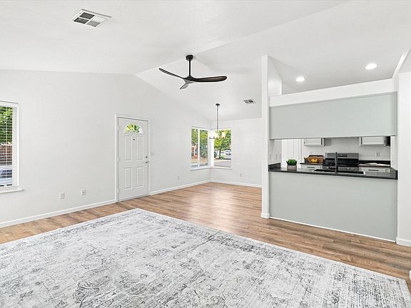 5th image of 803 Bower Ln