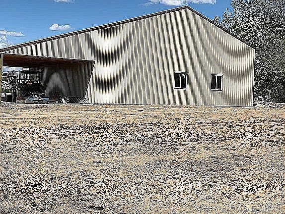 3rd image of 2305 Ua Ave
