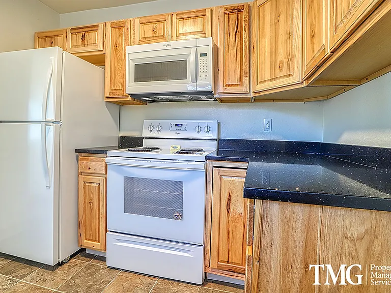 2500 Harney St — Photo 7