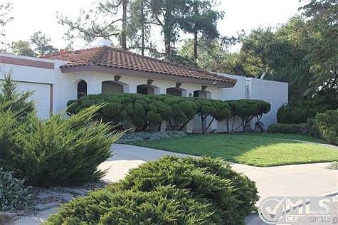 Beautifully situated cul de sac home with Topa Topa views in front and open views in back. New paint in foyer, dining, kitchen, living and family room.  Wood floors and fireplace in living room with sliding glass doors to spacious covered porch. Comes with a membership to wonderful private pool and tennis club. You'll love this one...don't miss out! Easy commute to Ventura, Santa Barbara and Carpinteria!