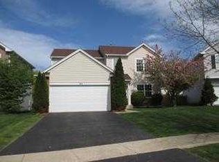 82 Kenilworth Ct, Romeoville, IL 60446