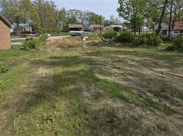 209 Hinkle St, Thomasville, NC 27360