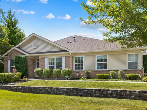 2128 Carillon Dr, Grayslake, IL 60030