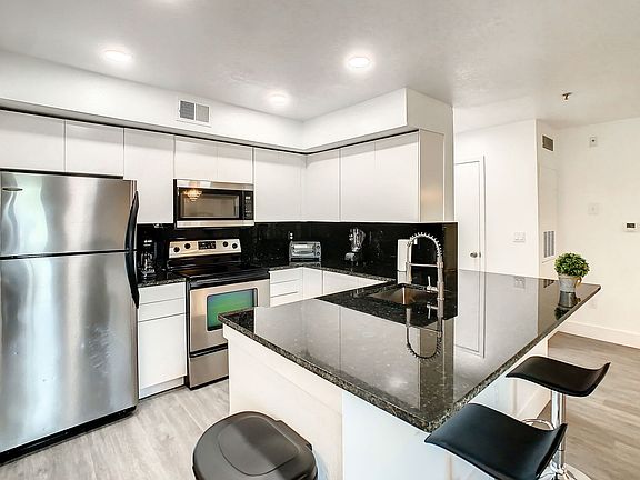 5th image of 7200 Westpointe Blvd