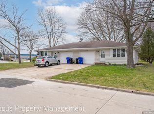 413 N Cambridge Dr, Appleton, WI 54915