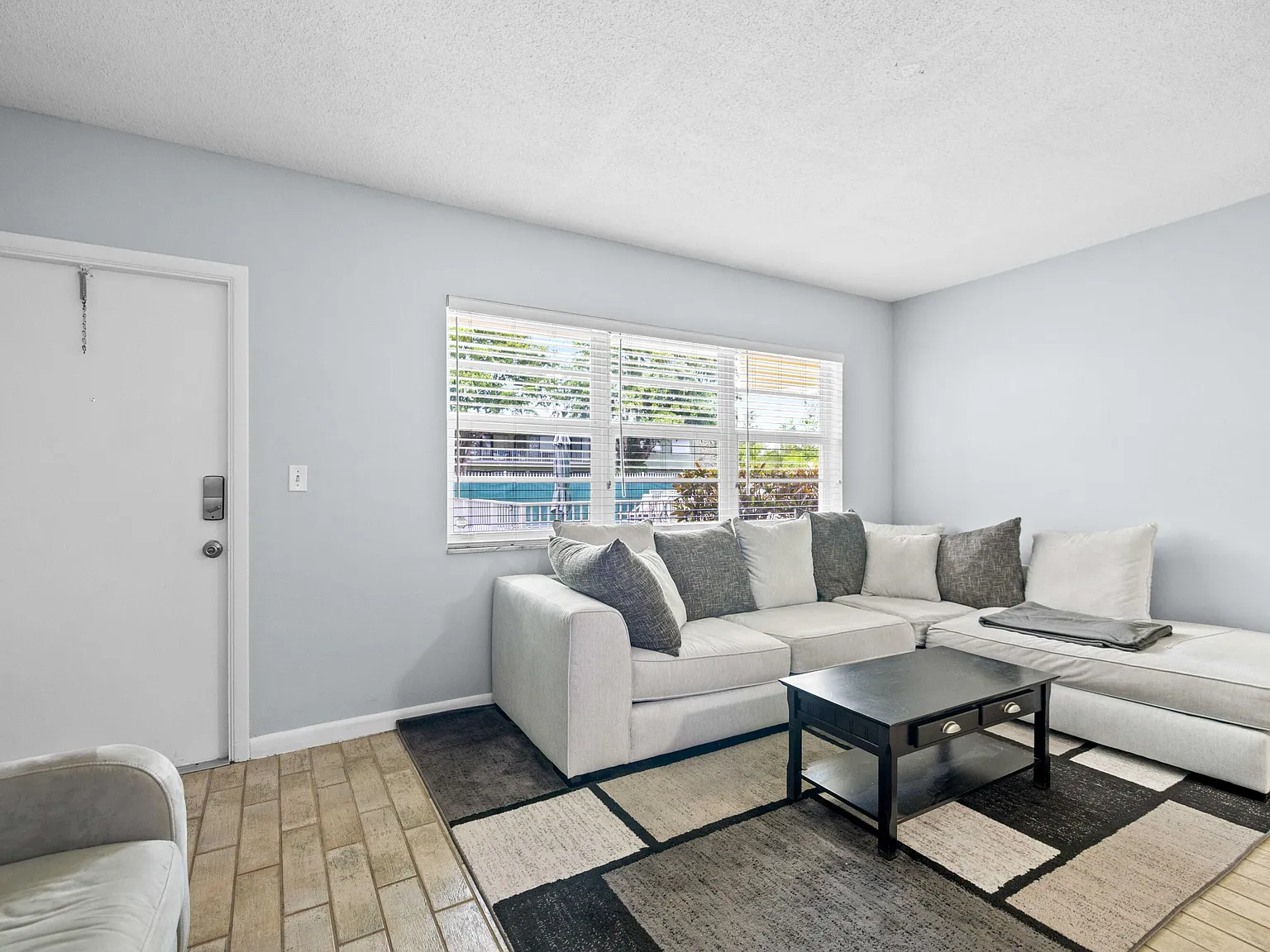 1 bed, 1.0 bath, 600 sqft, $1,900 — Photo 3